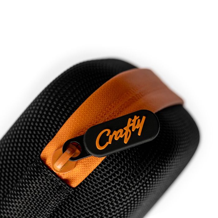 Detailed shot of the robust zipper on the Crafty carry case.